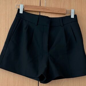 Aritzia Babaton Pleated Mini Short Size 2